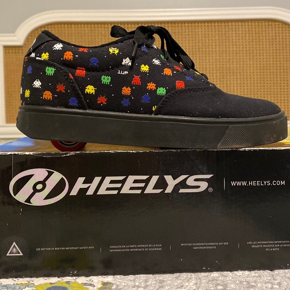 Mens size 8 Heelys 👟⚙️ Like new!